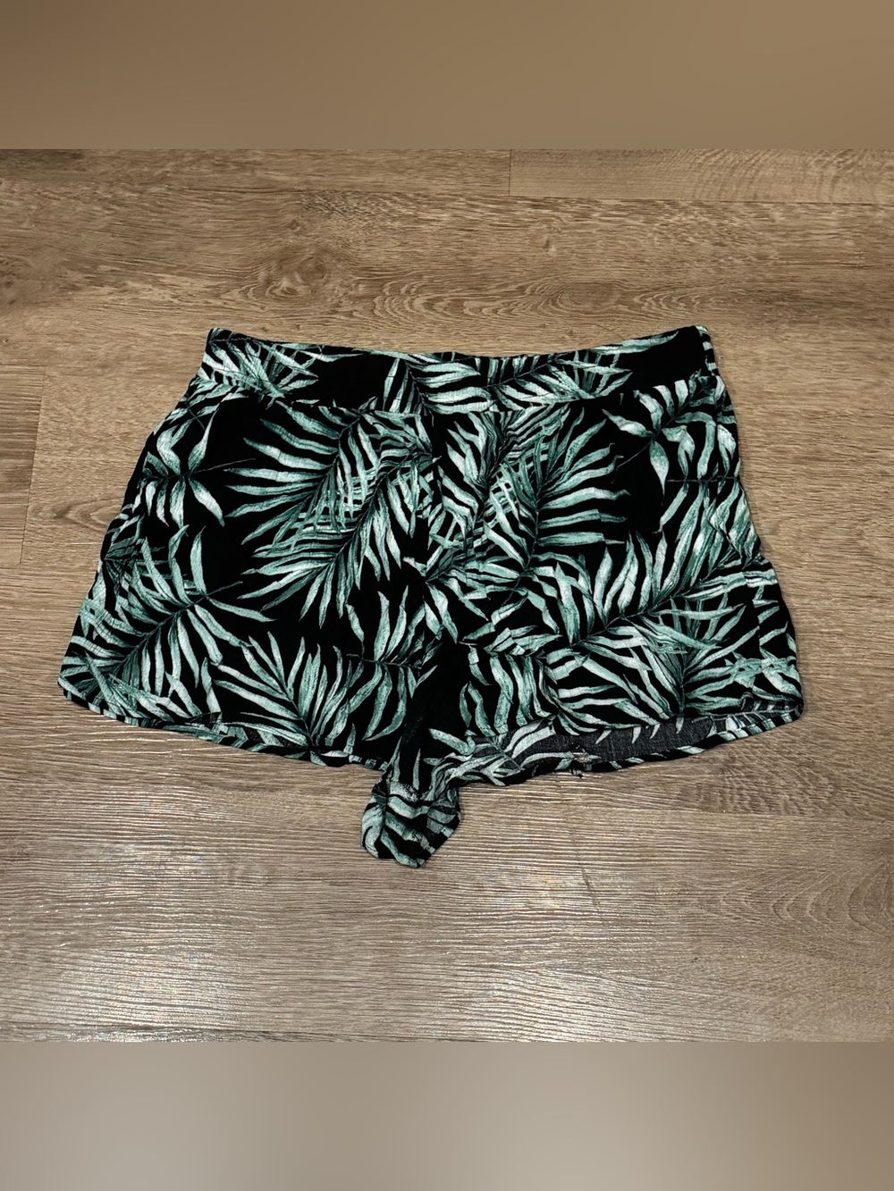 Women's Black Tropical Leaf Print Shorts